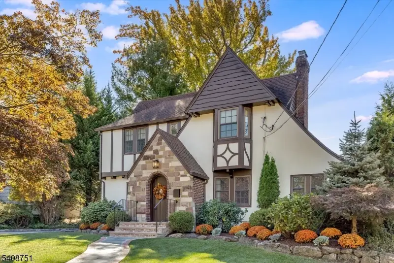 11 Valhalla Way, Verona, NJ 07044 - #1