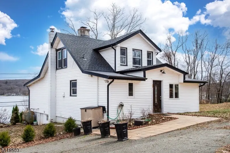 677 Warwick Tpke, Upper Greenwood Lake, NJ 07421 - #3