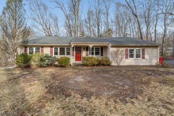 14 Fawn Dr, Clinton Twp., NJ 08833