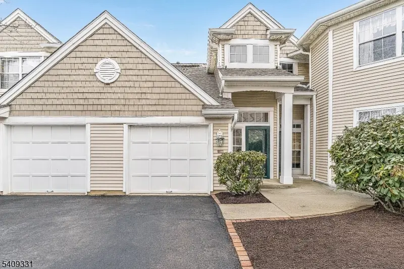 216 Bald Eagle Dr, Lopatcong Overlook, NJ 08886 - #1