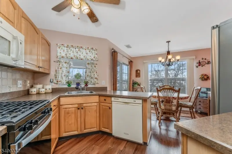 216 Bald Eagle Dr, Lopatcong Overlook, NJ 08886 - #3