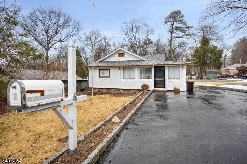 4 Dead End Rd, Newfoundland, NJ 07435 - #1