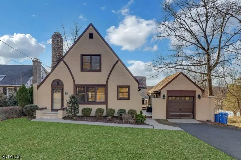 10 Lake Drive West, Packanack Lake, NJ 07470 - #1