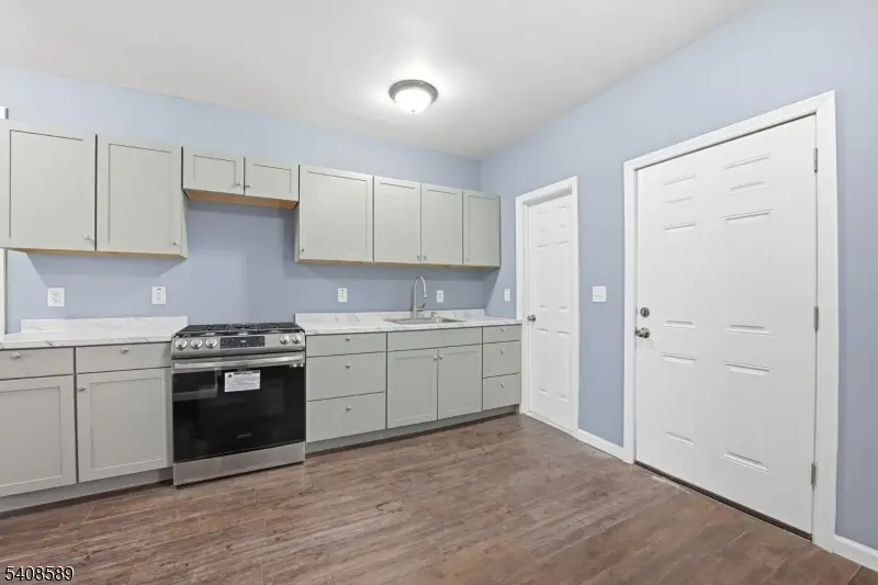 206 Clark Pl, Elizabethport, NJ 07206 - #3