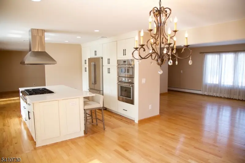 2 Edith Ct, East Hanover, NJ 07936 - #3