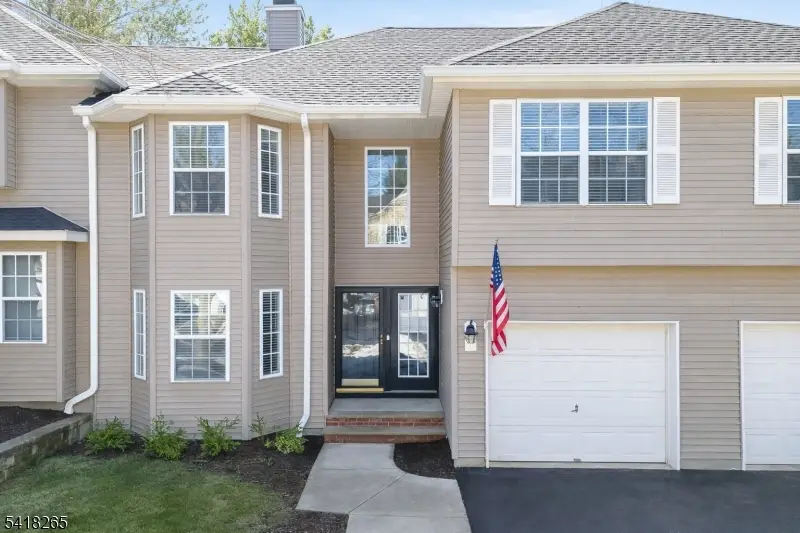 4 Jumping Brook Pl, Clinton, NJ 08801 - #1