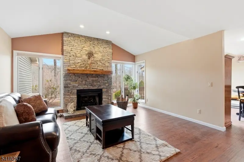 25 Stone Row Ln, Oak Ridge, NJ 07438 - #3