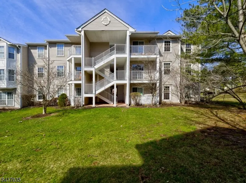 11 Lindsey Ct, Franklin Park, NJ 08823 - #1