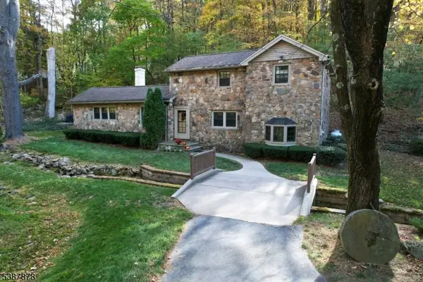 63 Sanatorium Rd, Glen Gardner Boro, NJ 08826