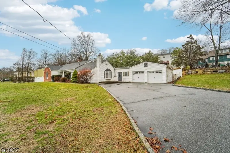 51 Catherine St, Bloomingdale, NJ 07403 - #2