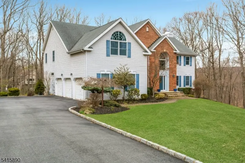 5 Adams Court, Martinsville, NJ 08836 - #2