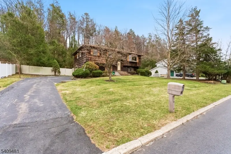 9 Hemlock Dr, Franklin, NJ 07416 - #3