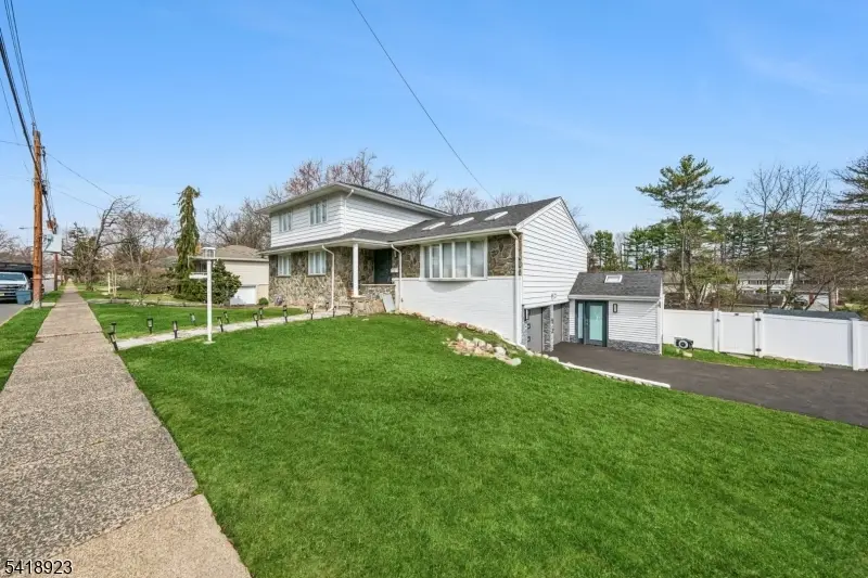 13 Munsey Rd, Emerson, NJ 07630 - #2