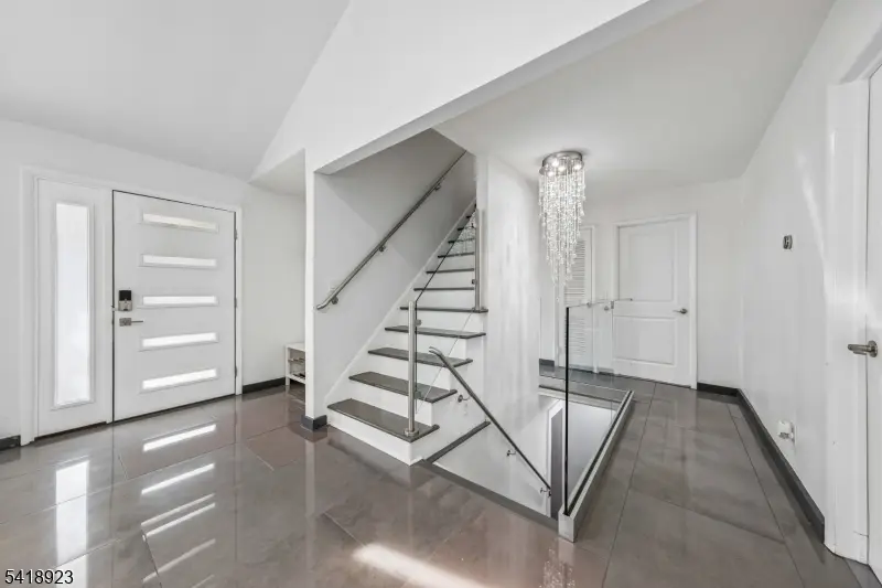 13 Munsey Rd, Emerson, NJ 07630 - #3