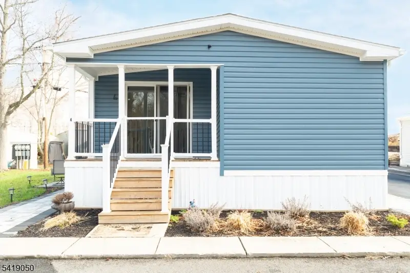 4 Oakdale Village Dr, South Brunswick, NJ 08902 - #2