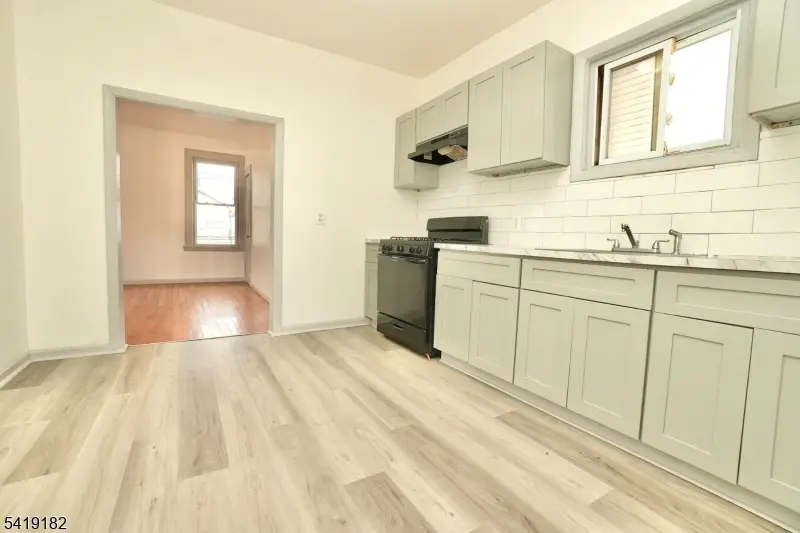 76 Aldine St, Newark, NJ 07112 - #3