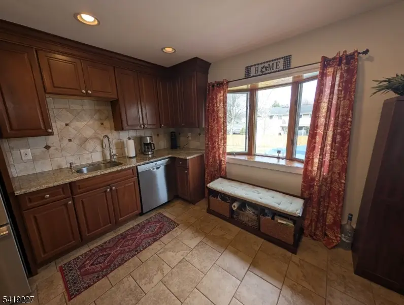 150 Victoria Dr, Clark, NJ 07066 - #3