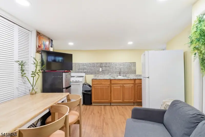 61 Cutler St, Newark, NJ 07104 - #3