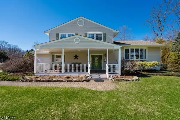 27 Adams Dr, Ogdensburg Boro, NJ 07439