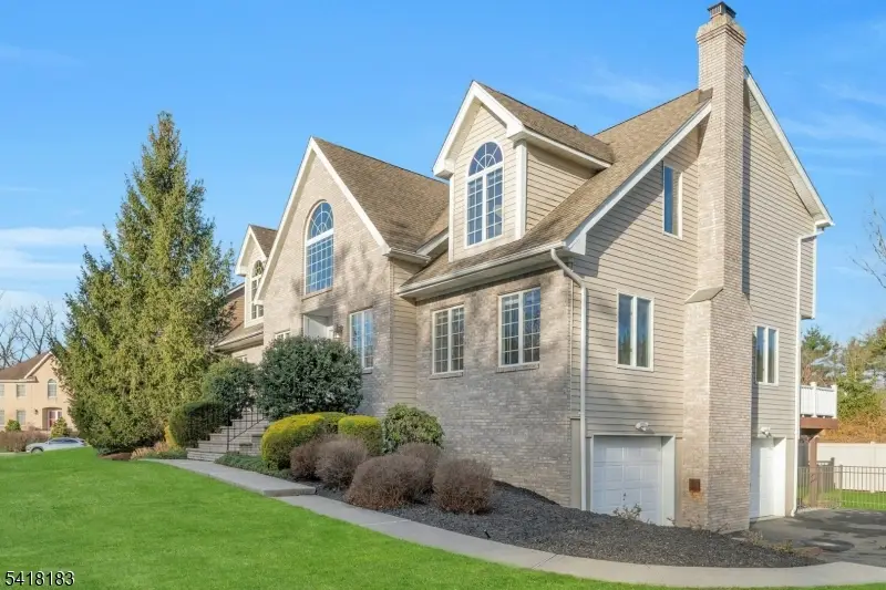 1 Laurel Ct, Oakland, NJ 07436 - #3