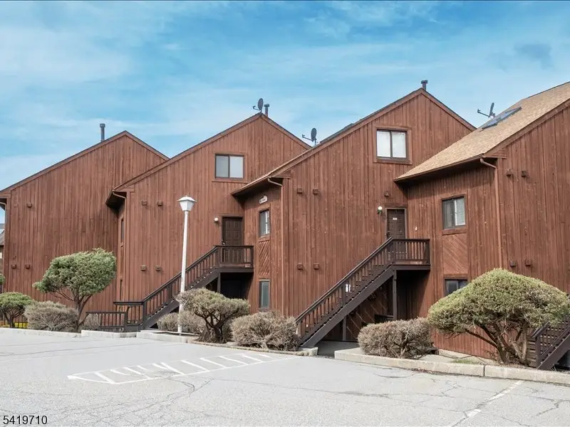 1 Onuma Ct #8, Vernon, NJ 07462 - #1