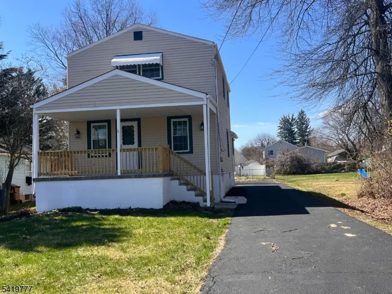 168 Oak St, Bradley Gardens, NJ 08807 - #2