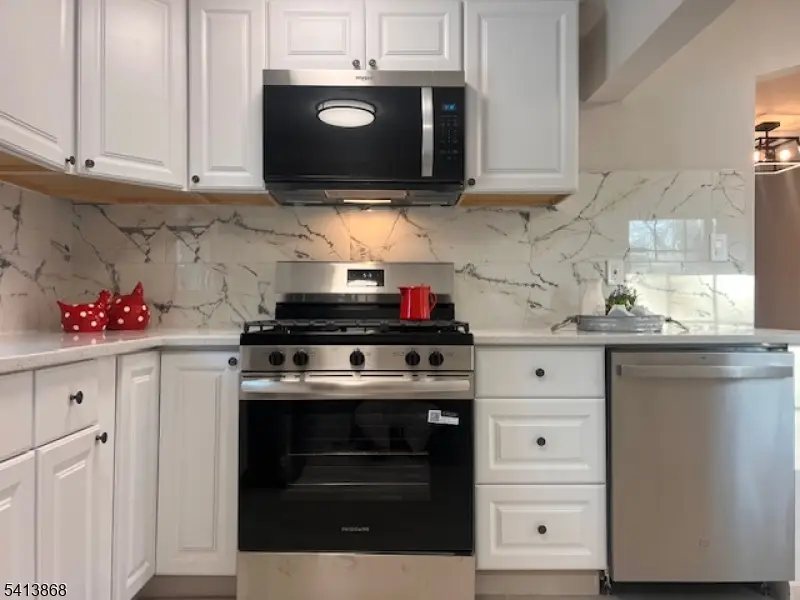 168 Oak St, Bradley Gardens, NJ 08807 - #3