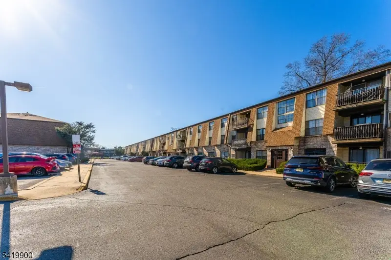 660-672 N Broad St #8, Elizabeth, NJ 07208 - #2