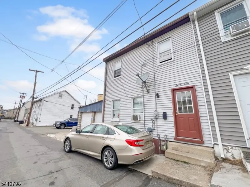 33 Cedar Aly, Phillipsburg, NJ 08865 - #1