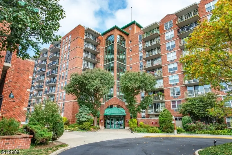 300 Main St #811, Singac, NJ 07424 - #1