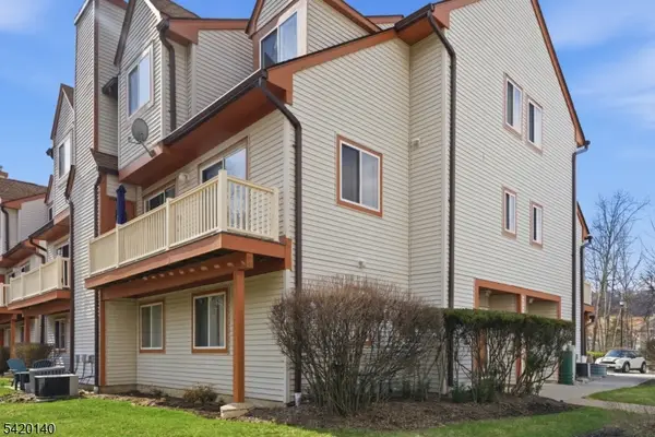 58 Woods Edge Dr, Roxbury Twp., NJ 07876