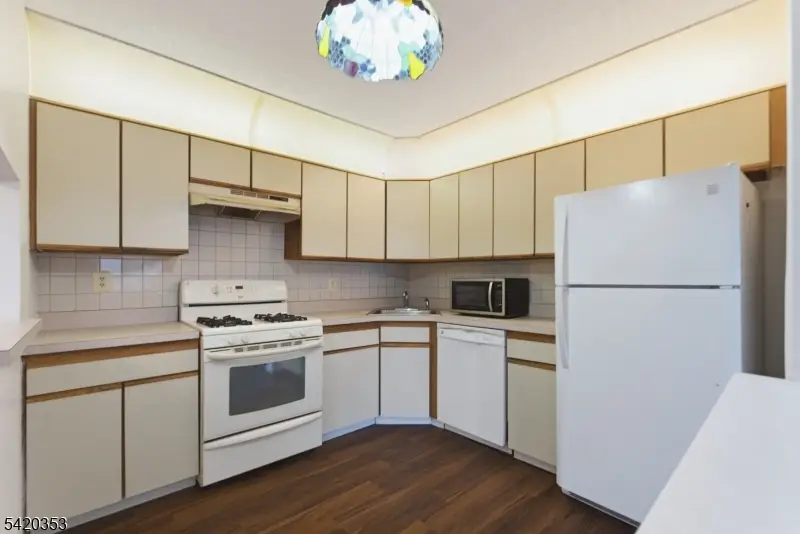 48 Taylor Dr, Franklin Park, NJ 08823 - #1