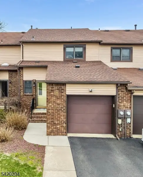 37 Chelsea Cir, Raritan Twp., NJ 08822