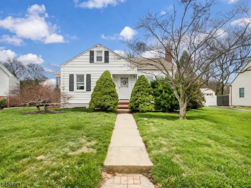 339 N 8th Ave, Manville, NJ 08835 - #1