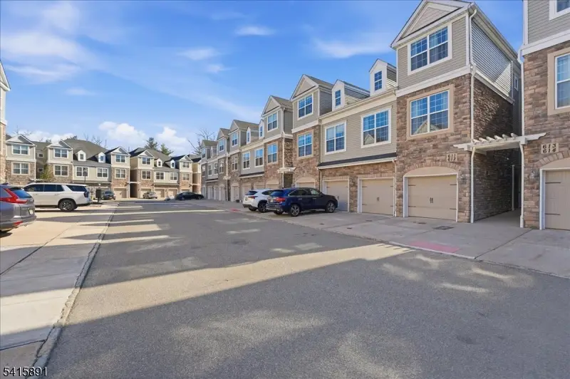 612 Lopez Ln, Morris Plains, NJ 07950 - #2