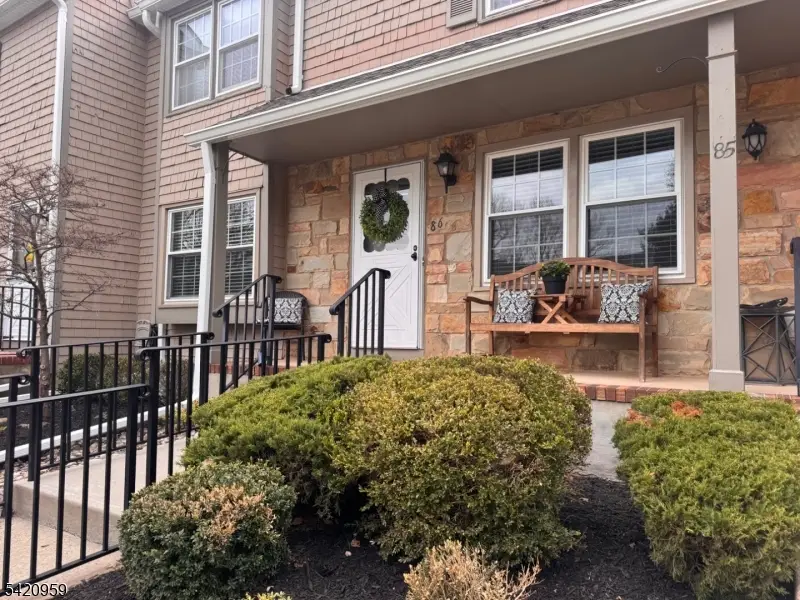 86 Franklin Ct, Raritan, NJ 08822 - #2