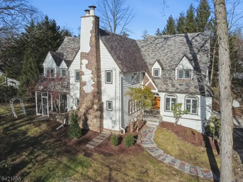 27 Barnsdale Rd, Millburn, NJ 07078 - #1