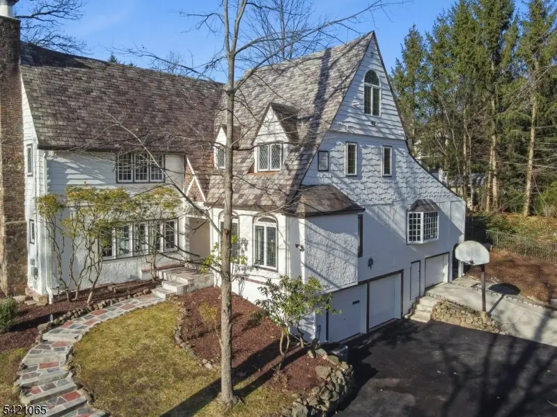 27 Barnsdale Rd, Millburn, NJ 07078 - #2