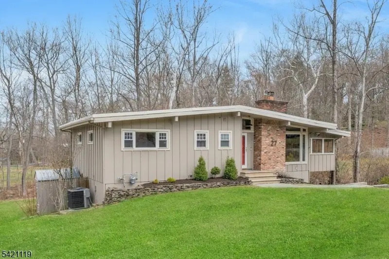 27 Bear Mountain Rd, Ringwood, NJ 07456 - #1