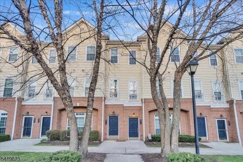 906 Memorial Dr, Belleville, NJ 07109 - #1