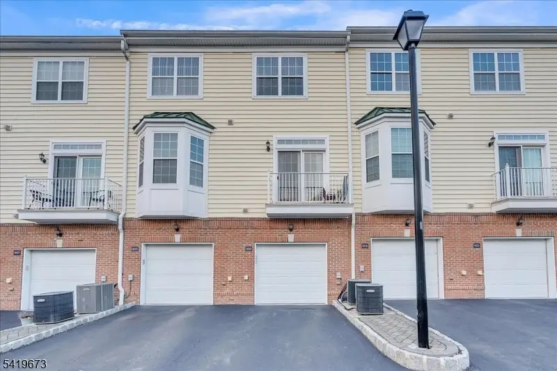 906 Memorial Dr, Belleville, NJ 07109 - #3