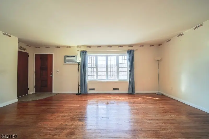 50 Knolls Rd, Bloomingdale, NJ 07403 - #1