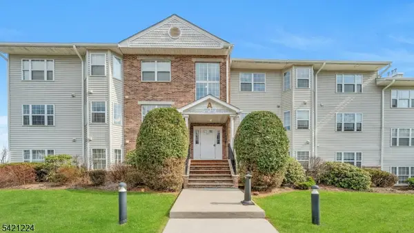 36 Mountainview Ct, Riverdale Boro, NJ 07457