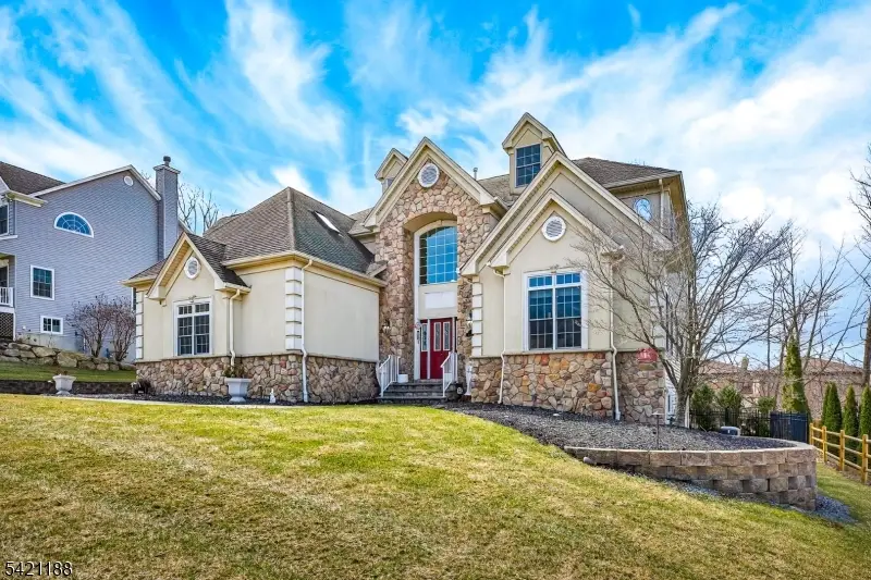 6 Hunter Dr, Mount Olive, NJ 07828 - #3