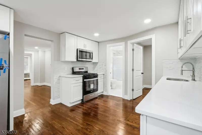 621 Roosevelt Ave, Carteret, NJ 07008 - #1