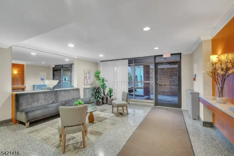 208 Anderson St, Hackensack, NJ 07601 - #3