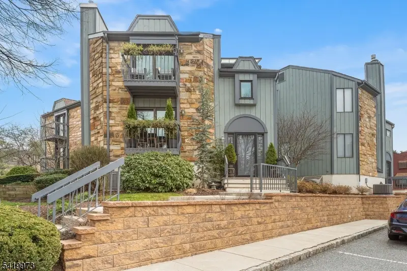 28 Trafalgar Ct, Washington, NJ 07840 - #1