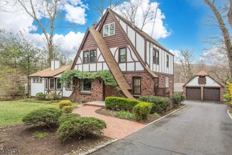 10 Cleveland Rd, Caldwell, NJ 07006 - #1