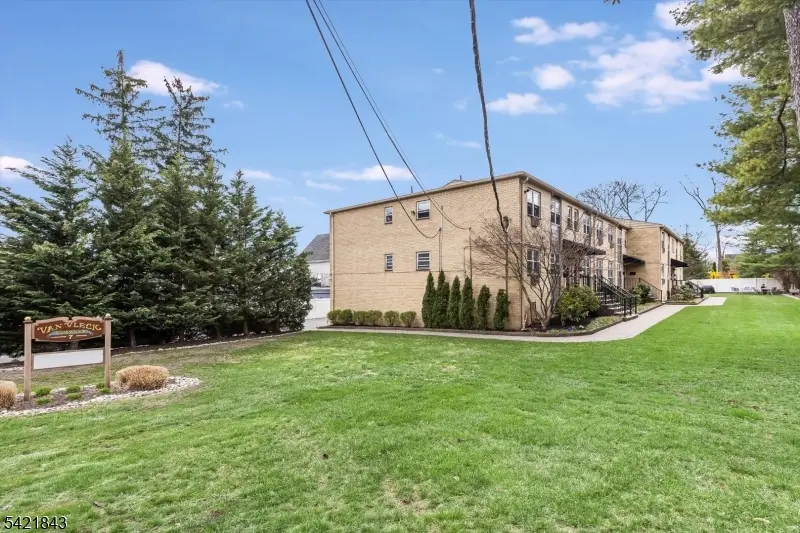 7 Van Vleck St #9, Montclair, NJ 07042 - #3