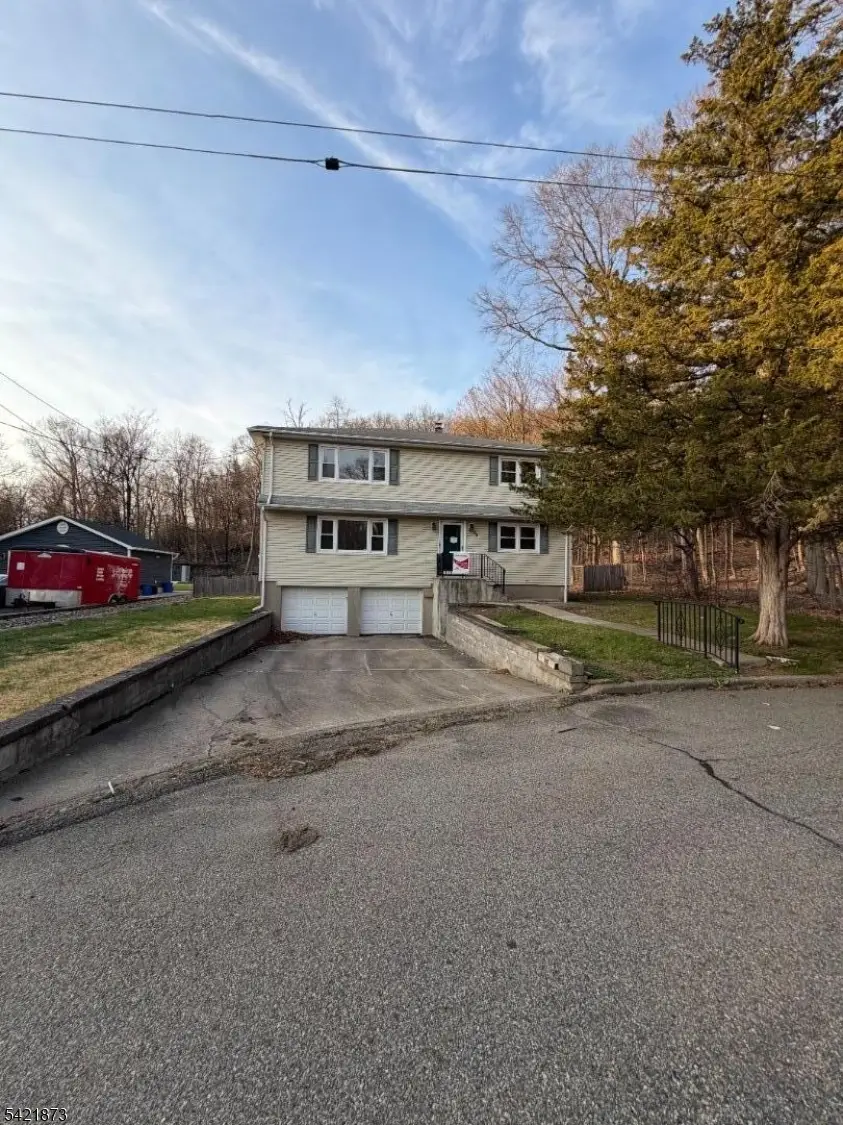 28 Carr St, Pompton Lakes, NJ 07442 - #3